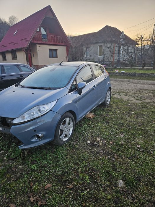 Vând Ford fiesta defect