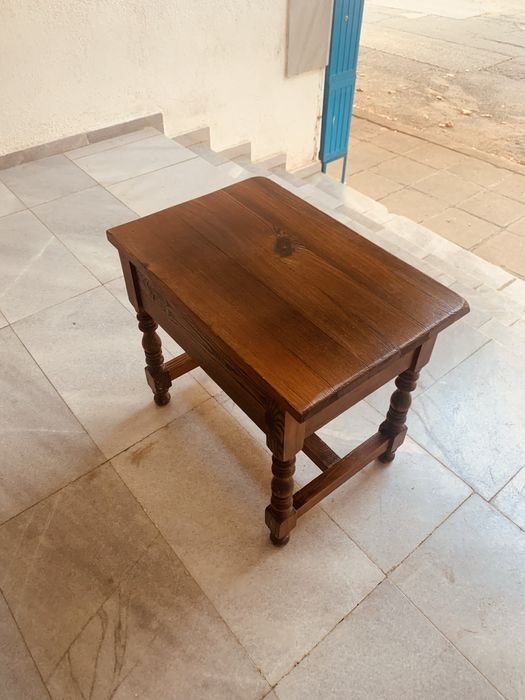 Датска масичка от дърво с малко чекмдже