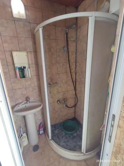 Продавам етаж от къща в Първомай