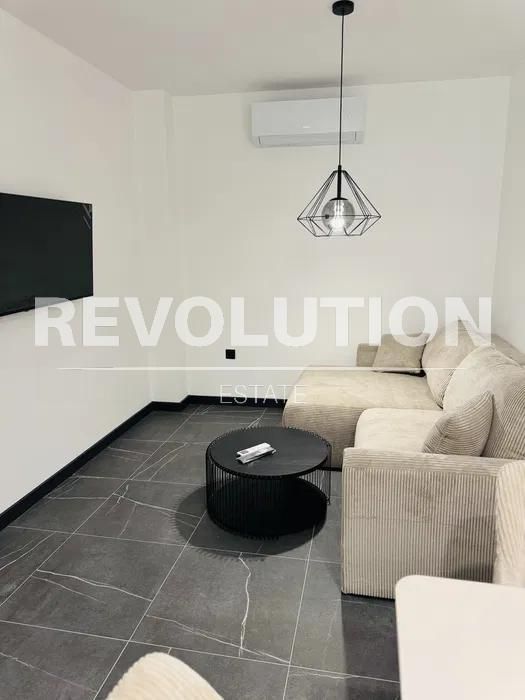 Дава се под наем Двустаен апартамент в Варна, Център - 60 кв.м за 750 € - Снимка #4