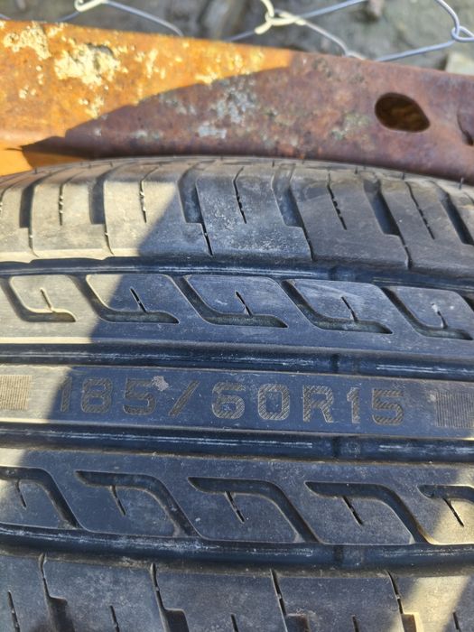 От Мерцедес А 140 продавам летни гуми, 4 броя със алуминиеви джанти