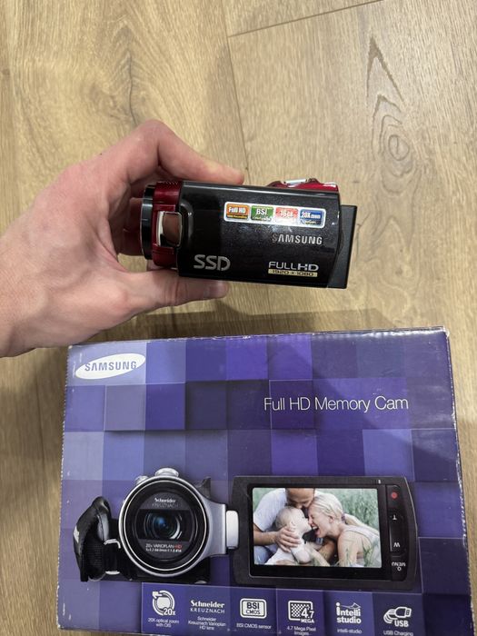 Видеокамера Samsung Full HD Memory Cam