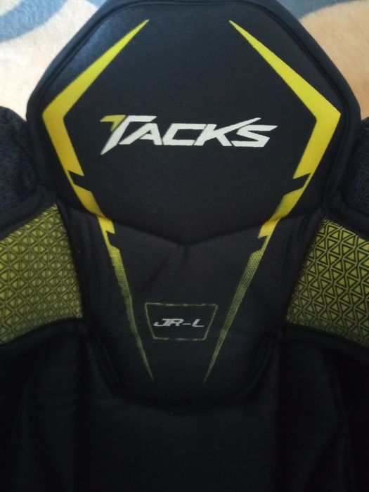 Хоккейные шорты.