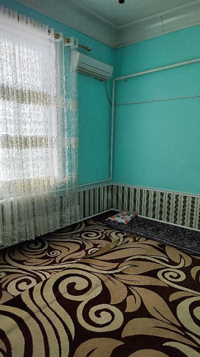 Ховли сотилади эски шахарда жойлашган