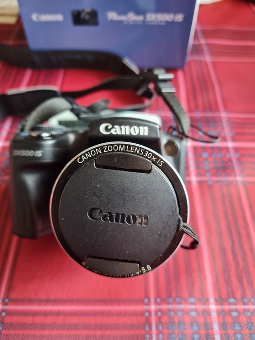 Продавам дигитален фотоапарат  Canon Power Shot SX500IS , пълен комплект,  готов за  ползване.
