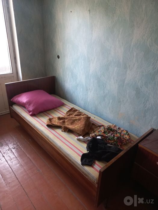 продаётся тохта,кровать,трюков,стол парта. За всё 200тыс сум