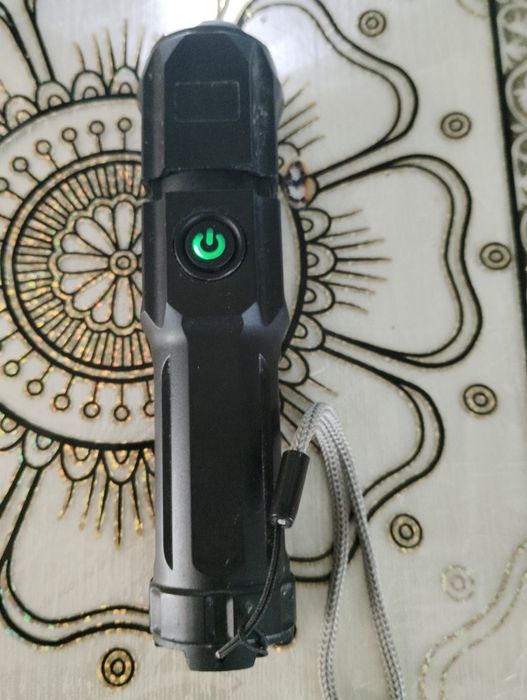 Lanternă cu electroșocuri NOU