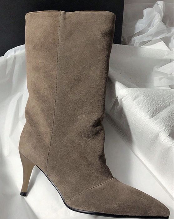 Кадифени боти с нисък ток