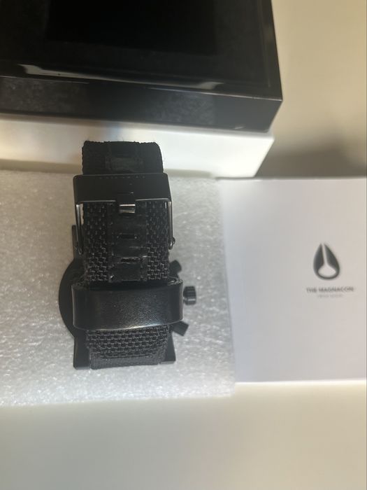 Часовник Nixon Magnacon 2 minutes to midnight