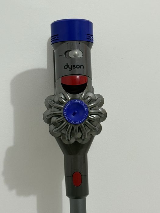 Dyson aspirator V8
