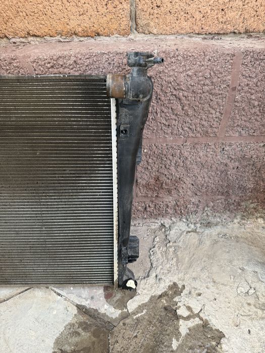 Продам радиатор КИА