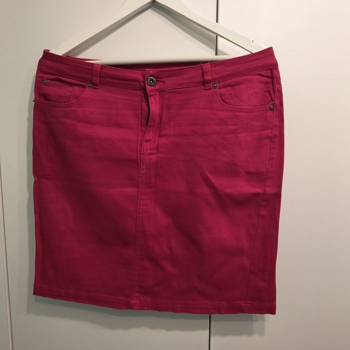 Дамски поли до коляно