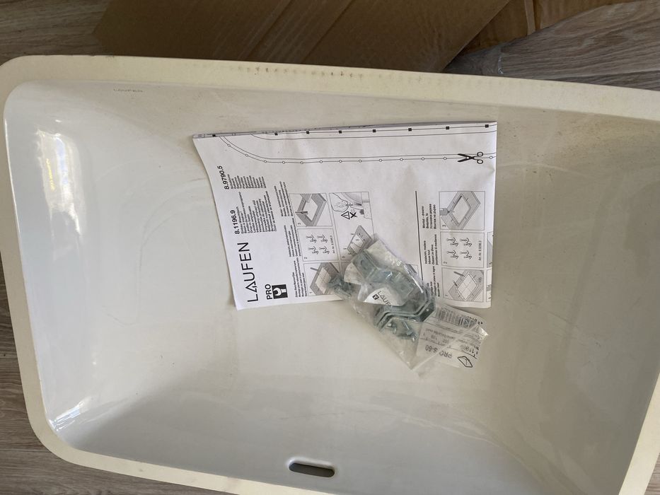 Продам кафель и раковины