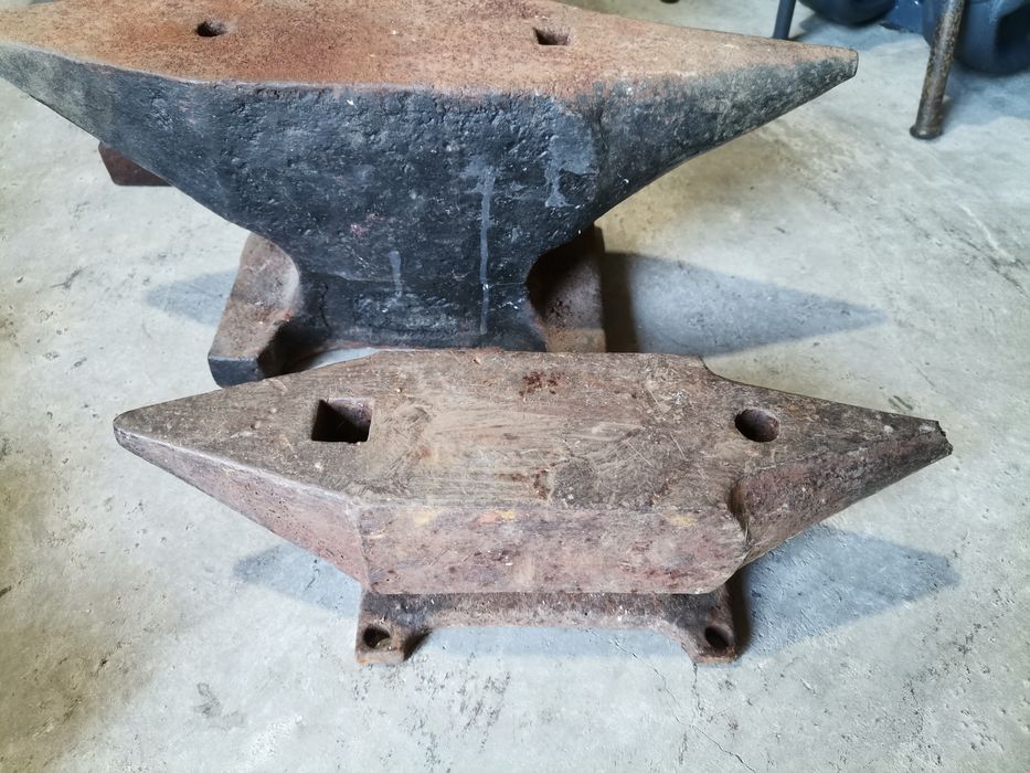 Малка средна голяма наковалня