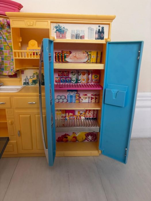 Casa Barbie originala, cu 2 etaje, complet utilata