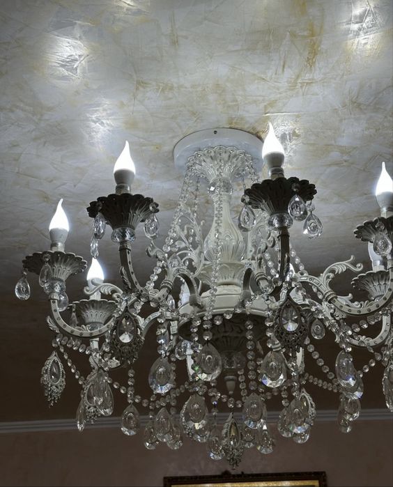 Люстра для зала восьми рожковый