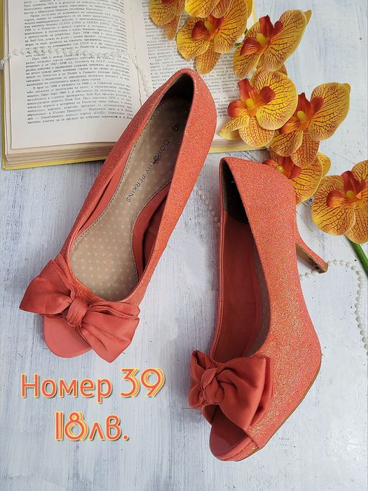 Празнични дамски обувки на ток номер 39