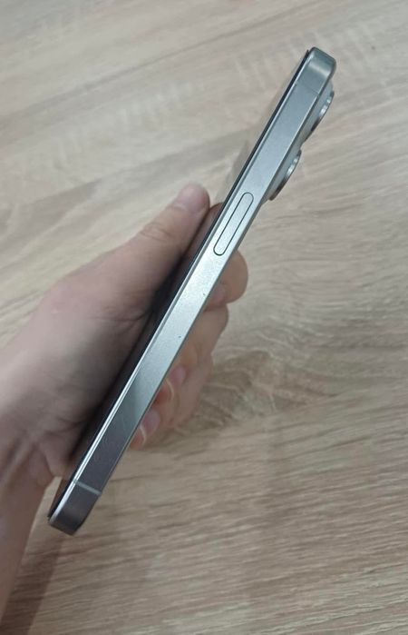 Продавам iPhone 15 pro