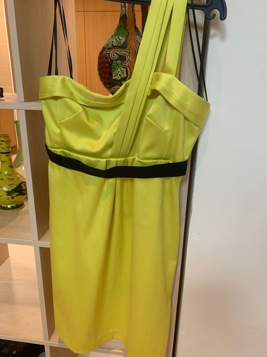 Платья, туфли, Guess, Rinascimento…