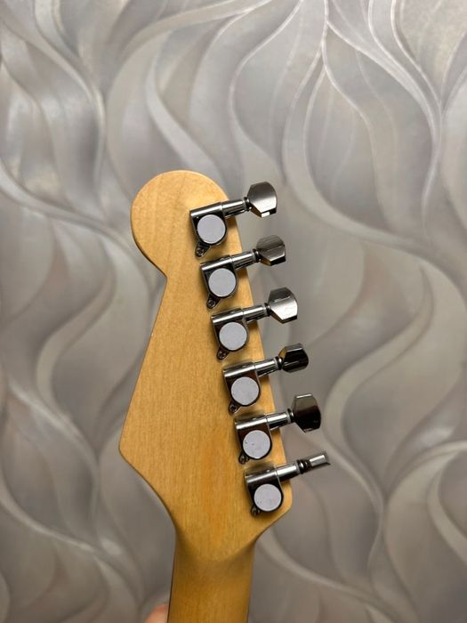 Продам электрогитару