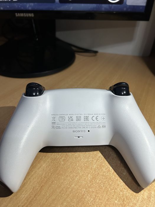 Продам геймпад Dualsense.
