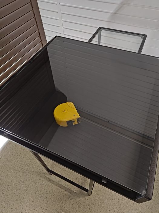 Doua vitrine expunere bijuterii sau obiecte mici, pentru masa/blat cu sertar 62x62