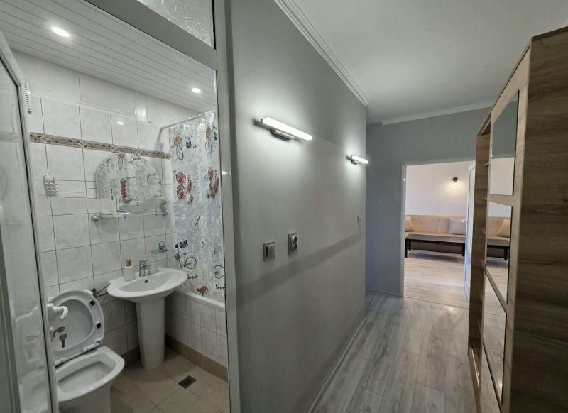 Дава се под наем Тристаен апартамент в София, Люлин 7 - 74 кв.м за 746.64 € - Снимка #9