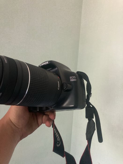 Продам фотоапорат Canon eos1100D