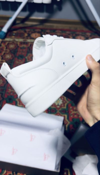 Лабутены в очень хорошем состоянее + коробка документ