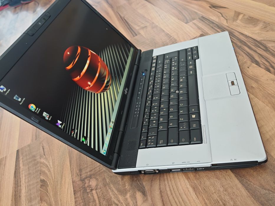 Fujitsu LifeBook E751