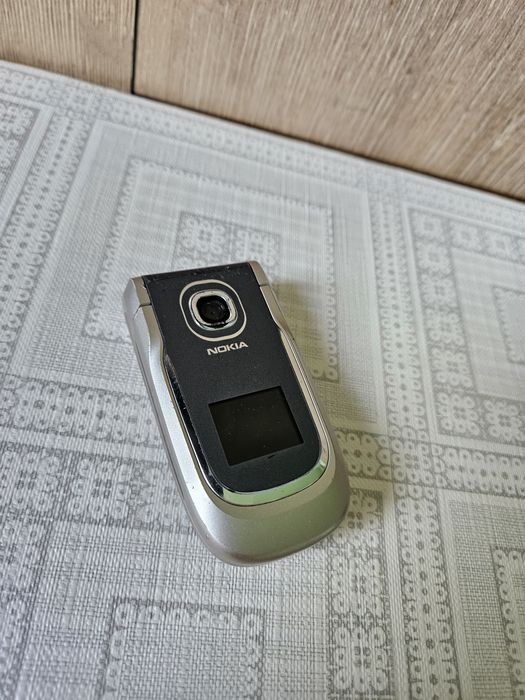 Telefon Nokia 2760 pliabil