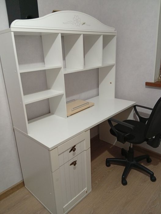 Детский кровать и шефонер