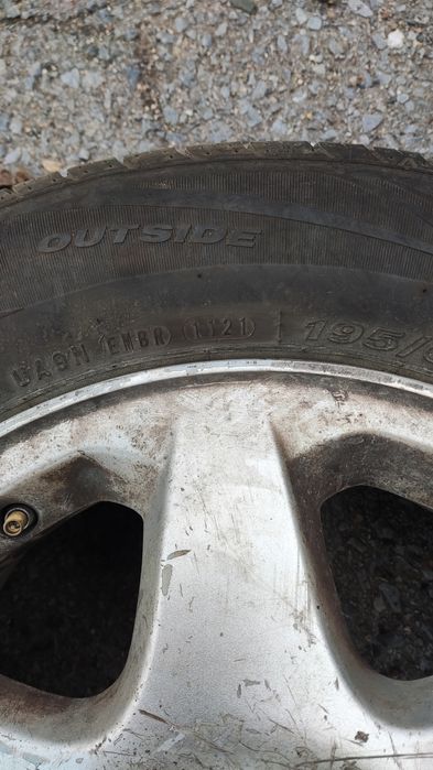 Лятни гуми и джанти 195/65/15 , халогени, теглич и патерица