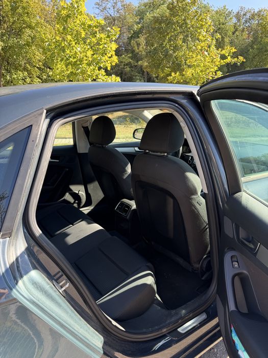 Vând Audi A4 2011