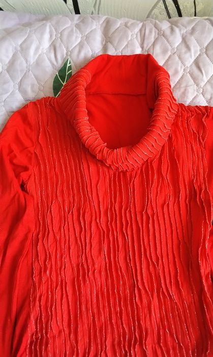 Продаю кофточки нарядные женские