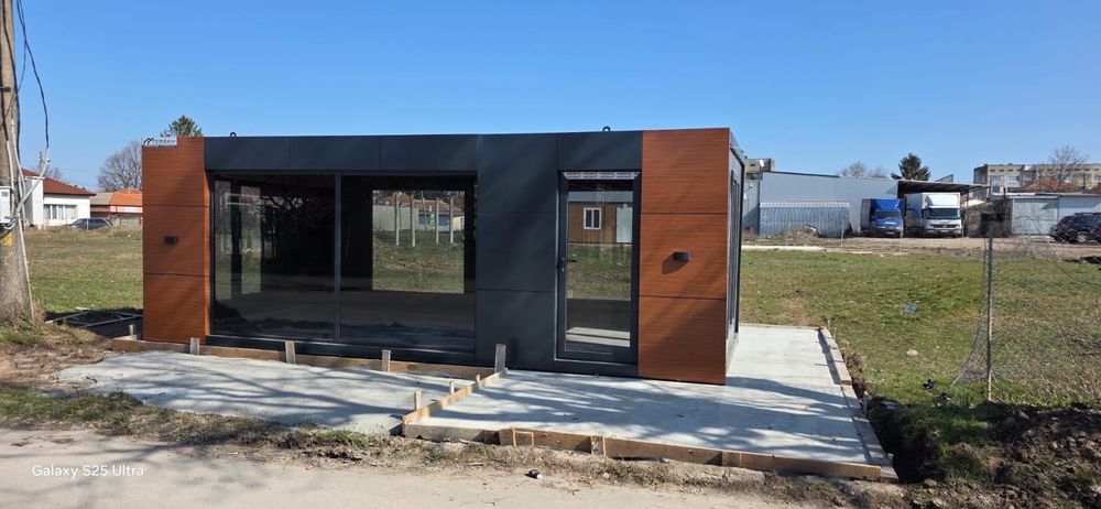 Наличен.Продавам модерен преносим модул, с визия за съвременен бизнес.