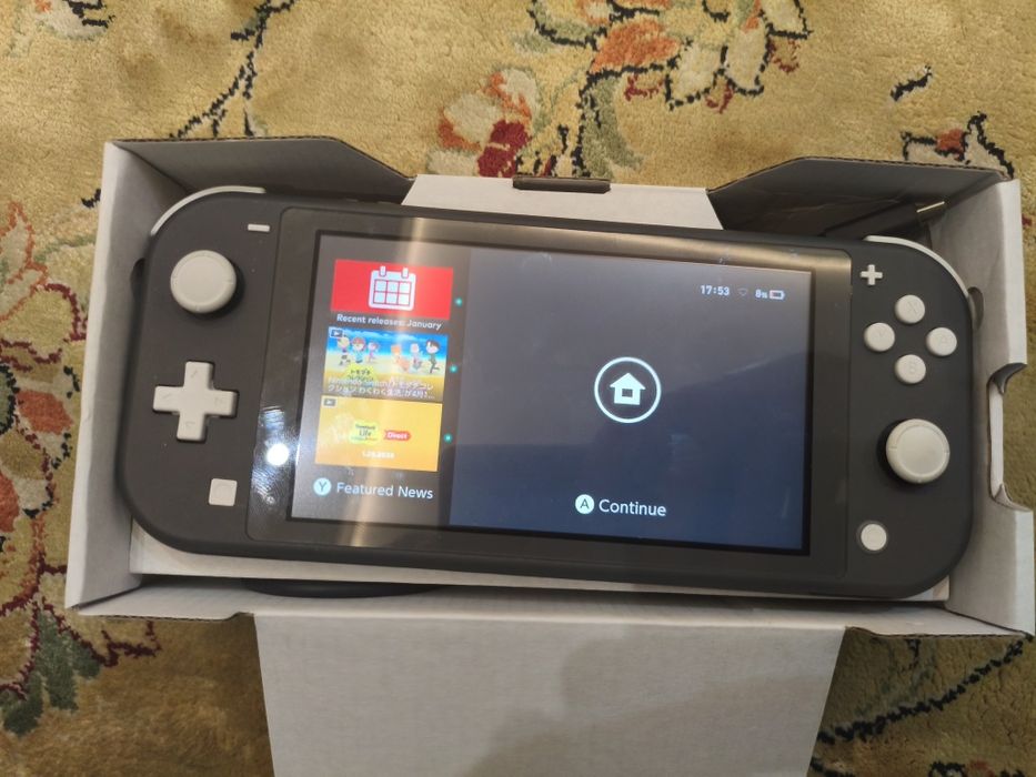 Продам Nintendo switch lite