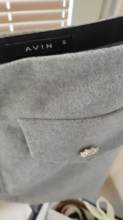 Avin  сет сива къса пола и бяла риза