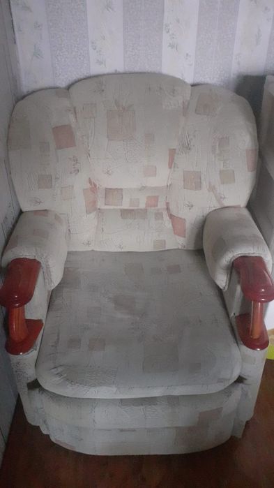 Продам раскладной диван и кресло