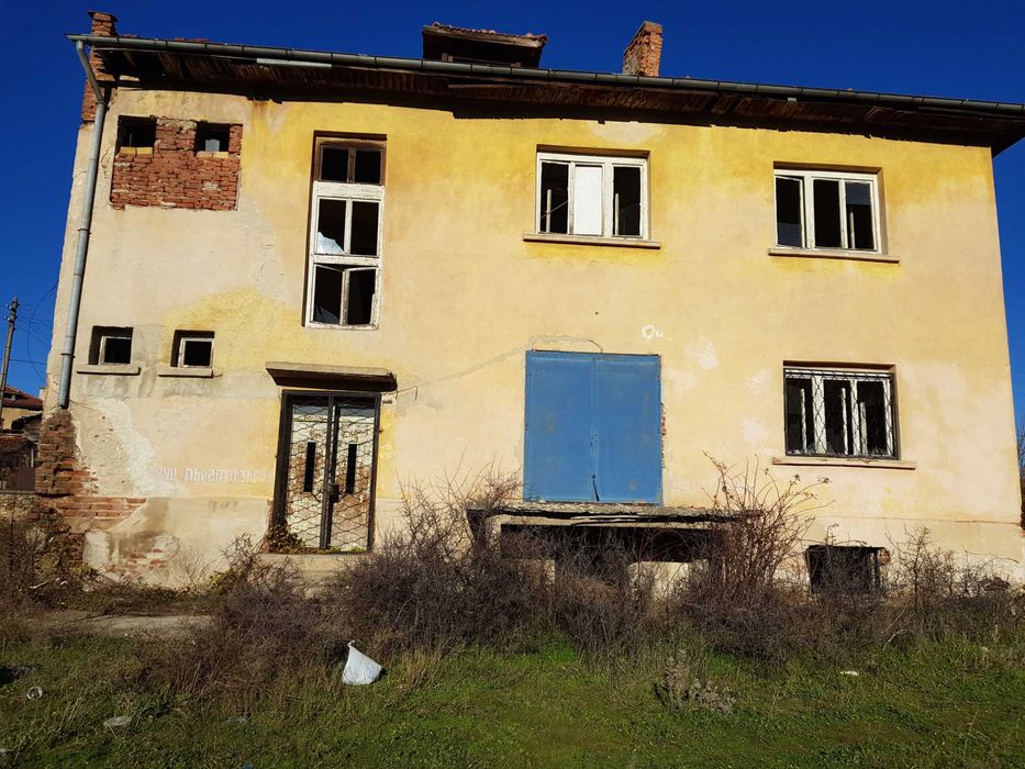 Бизнес имот в центъра на с. Церово, общ. Лесичово