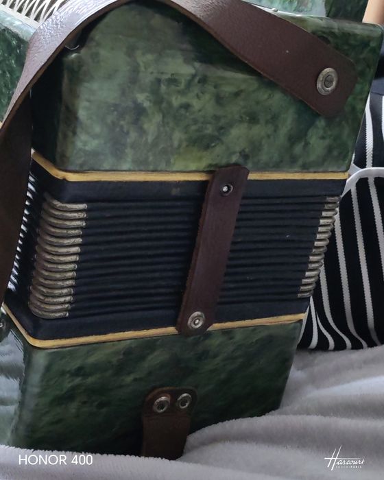 Продам гармонь"Украина"