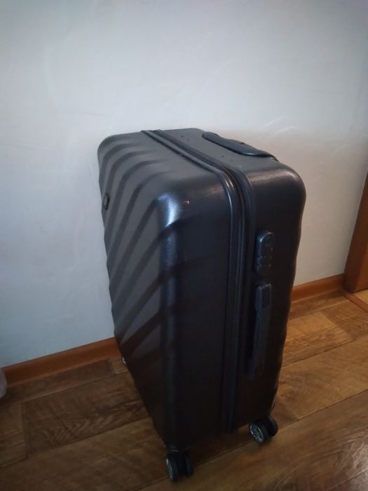 Чемодан чёрный за 5000 тенге