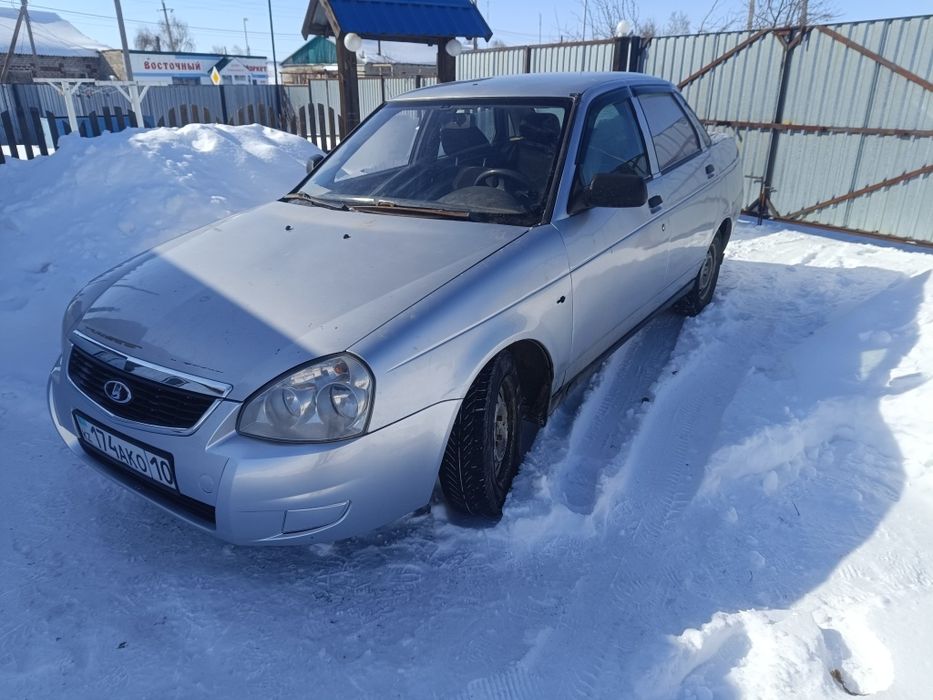 Продам Приору 2011