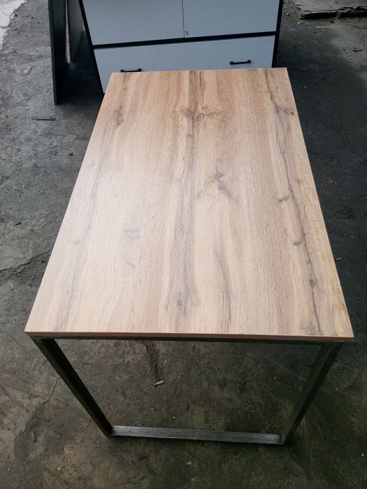 Stol loft sotiladi 120/ 60 / 75