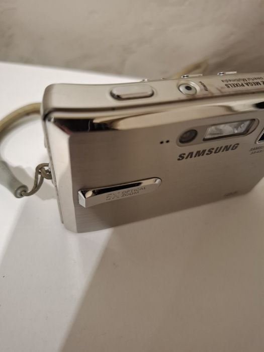 Компактен цифров фотоапарат Samsung i85