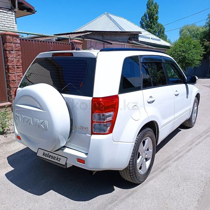 Продам  Suzuki Grand Vitara 2010