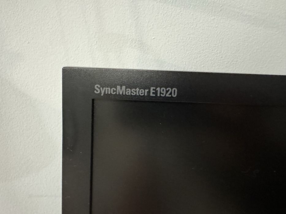 Продам монитор ЖК SAMSUNG SyncMaster E1920