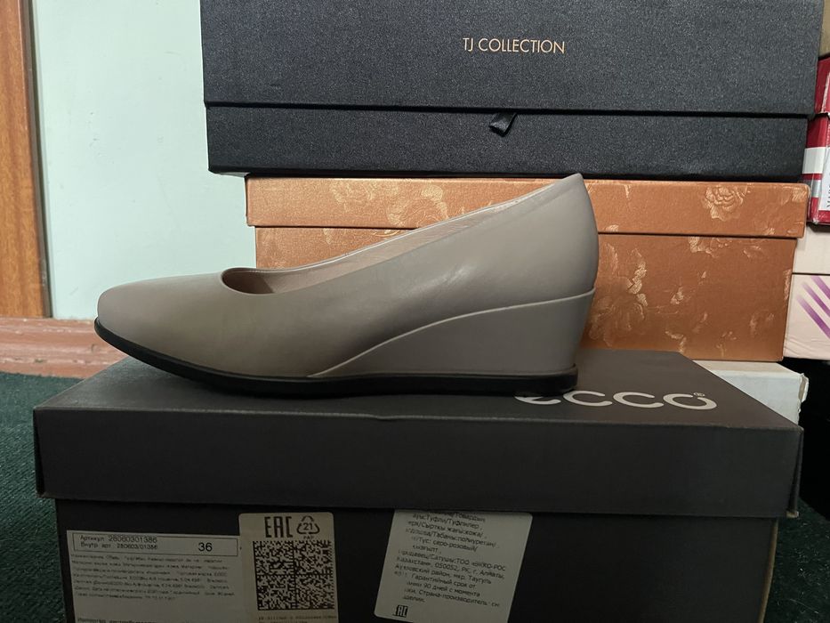 Продаются кожаные женские туфли ecco