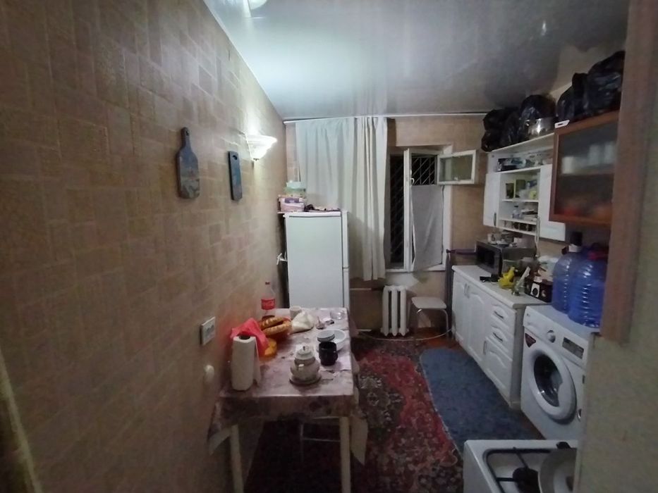 Уй сотилади срочно чилонзор 1 кв 8 домда 1 хонали квартира локатся урб