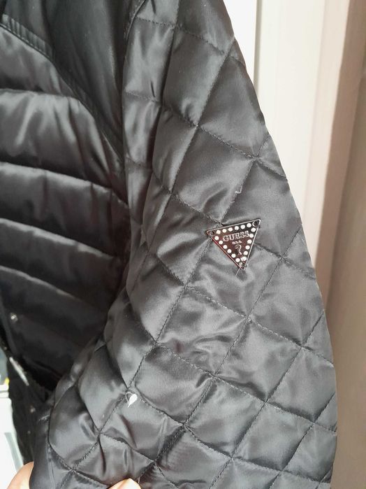 Дамско яке Guess M размер